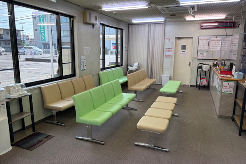 クリニック風景(待合室椅子)